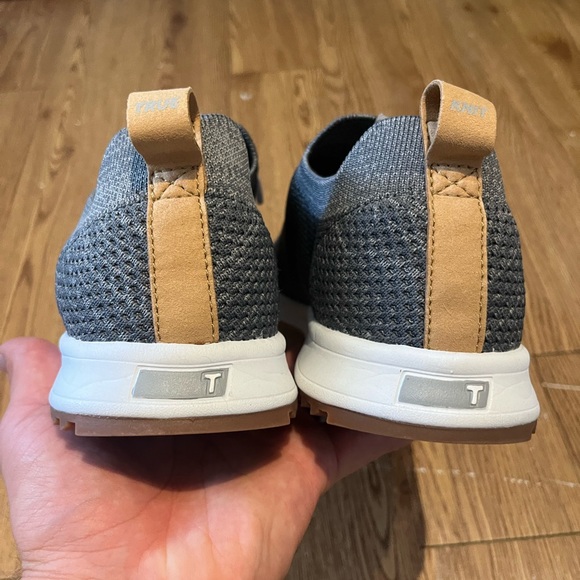 TRUE sneakers sz 11 - Picture 2 of 6
